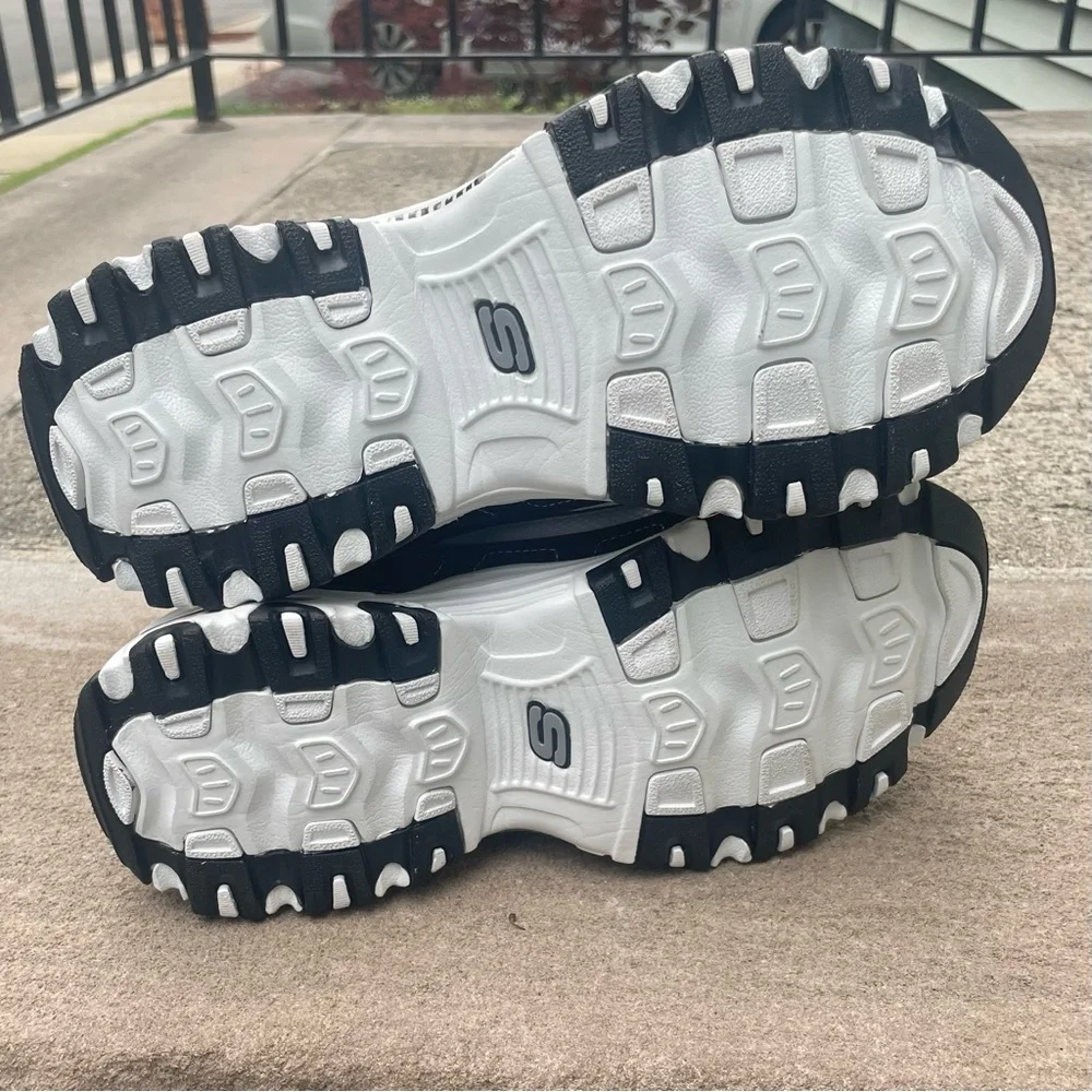 Men’s NWT black & white Skechers D’Lite.  Size 8 - Picture 7 of 7